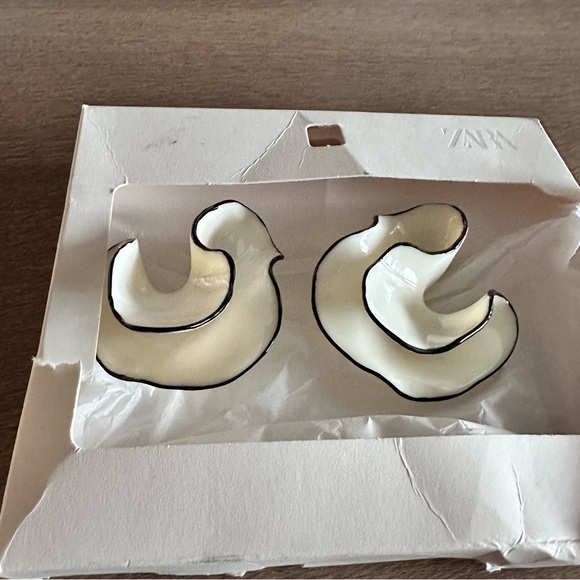 Zara White Sculptural Resin Earrings - Picture 5 of 8